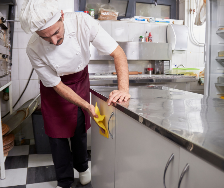 شركة تنظيف مطابخ في عجمان  0551544776 خدمة 24 ساعة